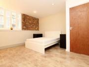 4 Bedroom Shared Living/roommate London London 90559927