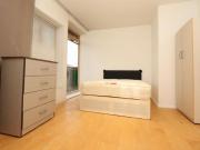 4 Bedroom Shared Living/roommate London London LS90560204