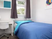 4 Bedroom Shared Living/roommate London London LS90563112