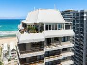 4 BEDROOM SKYHOME WITH 3 CAR SPACES RIGHT OPP THE BEACH!