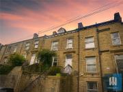 4 bedroom terraced house for rent in Bankfield Road,...