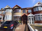 4 bedroom terraced house for rent in Blackbush Avenue,...