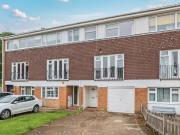 4 bedroom terraced house for rent in Broadheath Drive,...