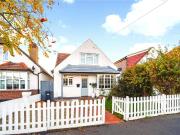 4 bedroom detached house for rent in Carrington Avenue,...