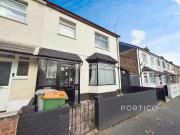 4 bedroom terraced house for rent in Kempton Road, E6