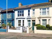 4 bedroom terraced house for rent in Queens Park Road,...