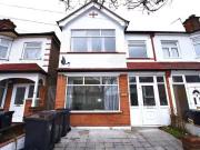 4 bedroom terraced house for rent in Queenswood Avenue,...