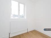 4 bedroom terraced house for rent in Reynolds Avenue,...