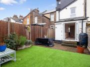 4 bedroom terraced house for sale in Ferndale Road,...