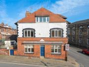 4 bedroom terraced house for sale in Hawthorn Road,...