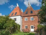 4 bedroom terraced house for sale in Hoppers Oast Hatch...