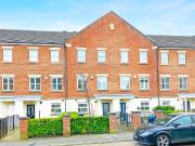 4 bedroom terraced house for sale in Hutton Gate,...