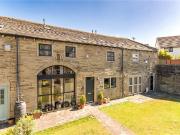 4 bedroom terraced house for sale in Leaventhorpe Lane,...
