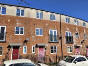 4 bedroom terraced house for sale in Longhorn Avenue,...