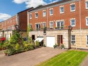 4 bedroom terraced house for sale in Old Farm Road,...