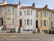 4 bedroom terraced house for sale in Queens Park Road,...