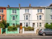 4 bedroom terraced house for sale in Queens Park Road,...
