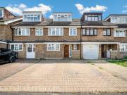 4 bedroom terraced house for sale in Ravenswood Road,...