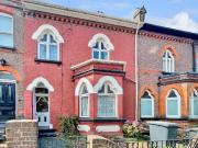 4 bedroom terraced house for sale in Stockwood Crescent,...