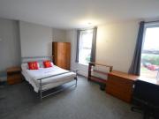 4 bedroom Terraced House To Let