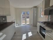 4 bedroom terraced house to rent