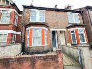 4 bedroom terraced house to rent