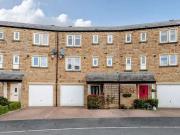 4 bedroom town house for rent in Airedale Ings,...