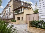 4 bedroom town house for rent in Aldridge Road Villas...