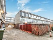 4 bedroom town house for rent in Holstein Way, Erith,...