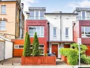4 Bedroom Town House For Sale In East Finchley