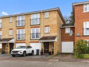 4 bedroom town house for sale in Primrose Close, Luton, LU3