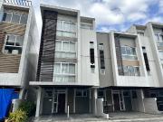 4 Bedroom Townhouse For Sale in 68 Roces, Diliman,...