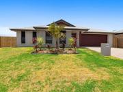 4 BEDROOMS / 3 LIVING AREAS / 600m2 LAND