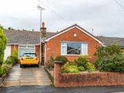 4 Bedrooms Bungalow for sale in Lynwood Avenue, Aughton,...