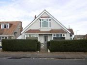 4 Bedrooms Detached bungalow for rent in 64 The...