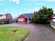 4 Bedrooms Detached bungalow for rent in Beehive Lane,...