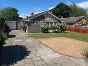 4 Bedrooms Detached bungalow for sale in Binsted Avenue,...
