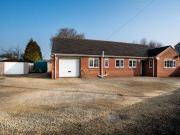 4 Bedrooms Detached bungalow for sale in Hill Top,...
