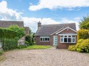 4 Bedrooms Detached bungalow for sale in Lower Road,...