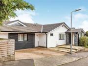 4 Bedrooms Detached bungalow for sale in Mixen Close,...