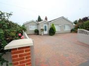 4 Bedrooms Detached bungalow for sale in Peakes Close,...