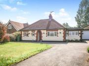 4 Bedrooms Detached bungalow for sale in Pilgrims Way...