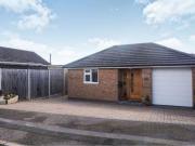 4 Bedrooms Detached bungalow for sale in Scott Close,...
