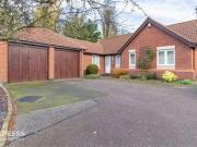 4 Bedrooms Detached bungalow for sale in Stokes Close,...