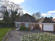 4 Bedrooms Detached bungalow for sale in West Drive,...