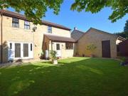 4 Bedrooms Detached house for rent in Brook Close,...