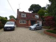 4 Bedrooms Detached house for rent in Cock Lane,...