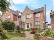 4 Bedrooms Detached house for rent in Crooked Usage N3,...