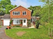 4 Bedrooms Detached house for rent in Dickins Way,...