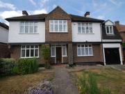 4 Bedrooms Detached house for rent in Foxgrove Avenue,...